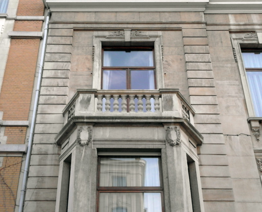 restauratie_natuursteen_balkon_Antwerpen_na_1_front_foto